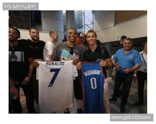 线下聚焦足球球星精彩瞬间与激情互动全景展现球迷热情 线下聚焦足球球星精彩瞬间与激情互动全景展现球迷热情